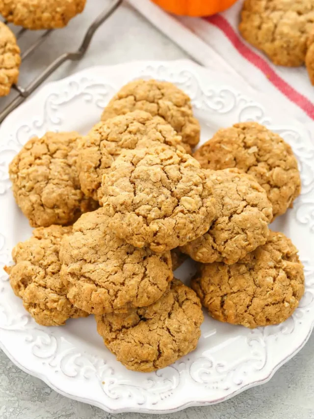 Chewy Pumpkin Oatmeal Cookies