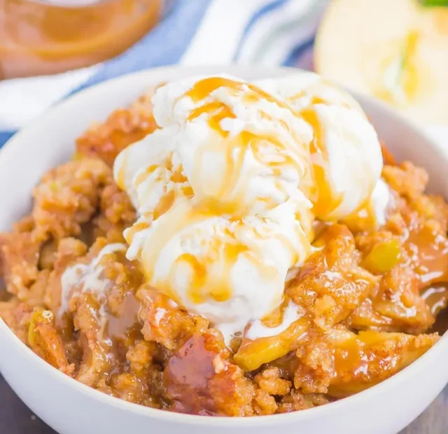 Easy Caramel Apple Pie Cobbler Recip (2)