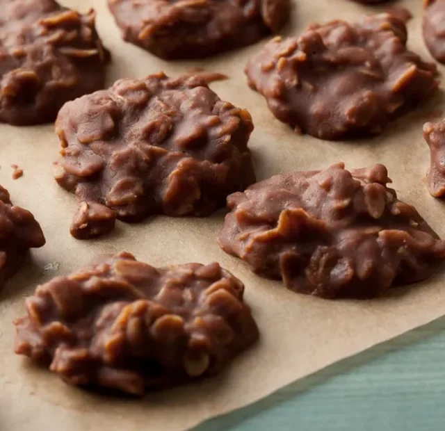 I Keep Finding Excuses to Make These No-Bake Peanut Butter Chocolate Cookies (2)