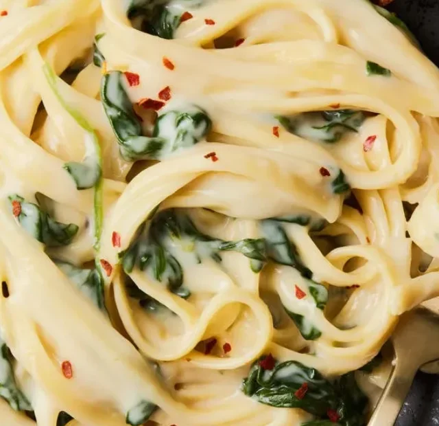 Protein Packed Cottage Cheese Alfredo Is A Meal Prep Cheat Code (3)