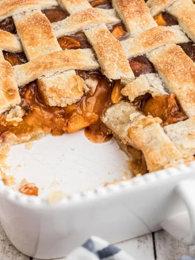 Rustic Peach Cobbler Pie: Sweet Southern Charm