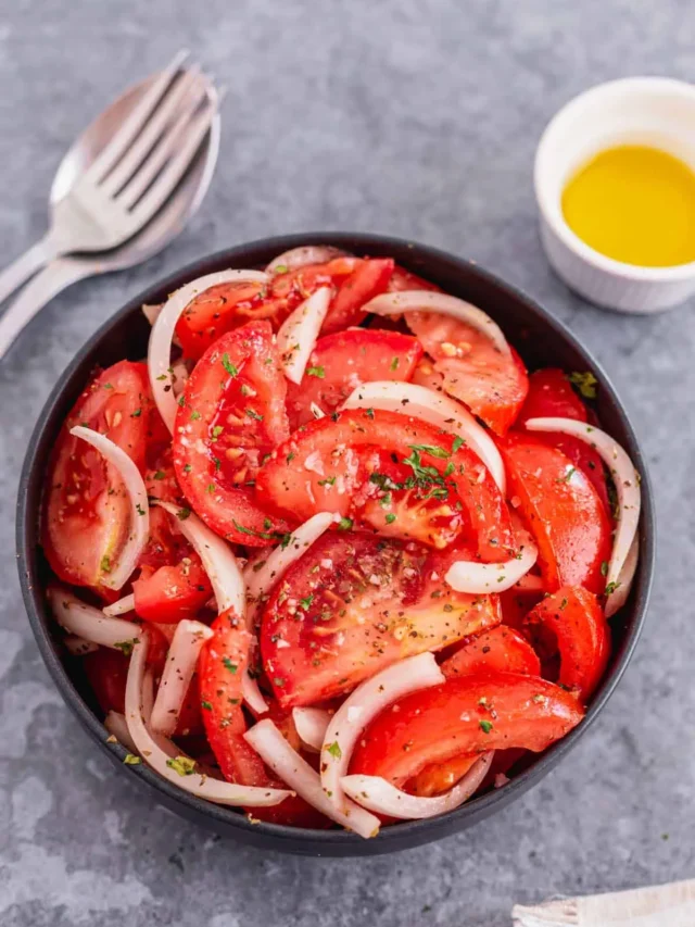 Tomato And Onion Salad Is The Easiest 2-Ingredient Side Dish To End Summer